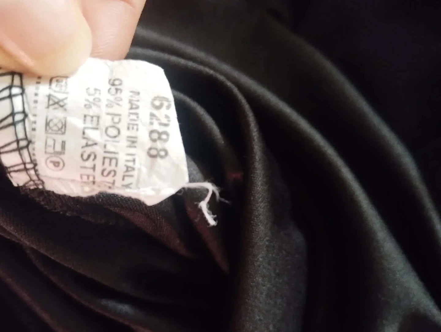 Zwarte jurk met open schouders, Piment Rouge, T40 – photo 12